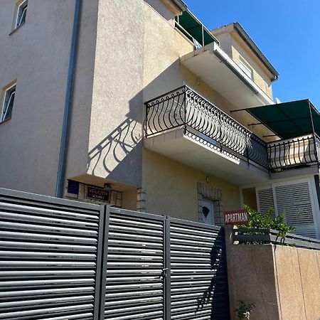 Apartments Jita Примоштен Екстер'єр фото